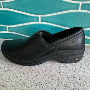 KEEN Black Leather Slip Resistant Clogs